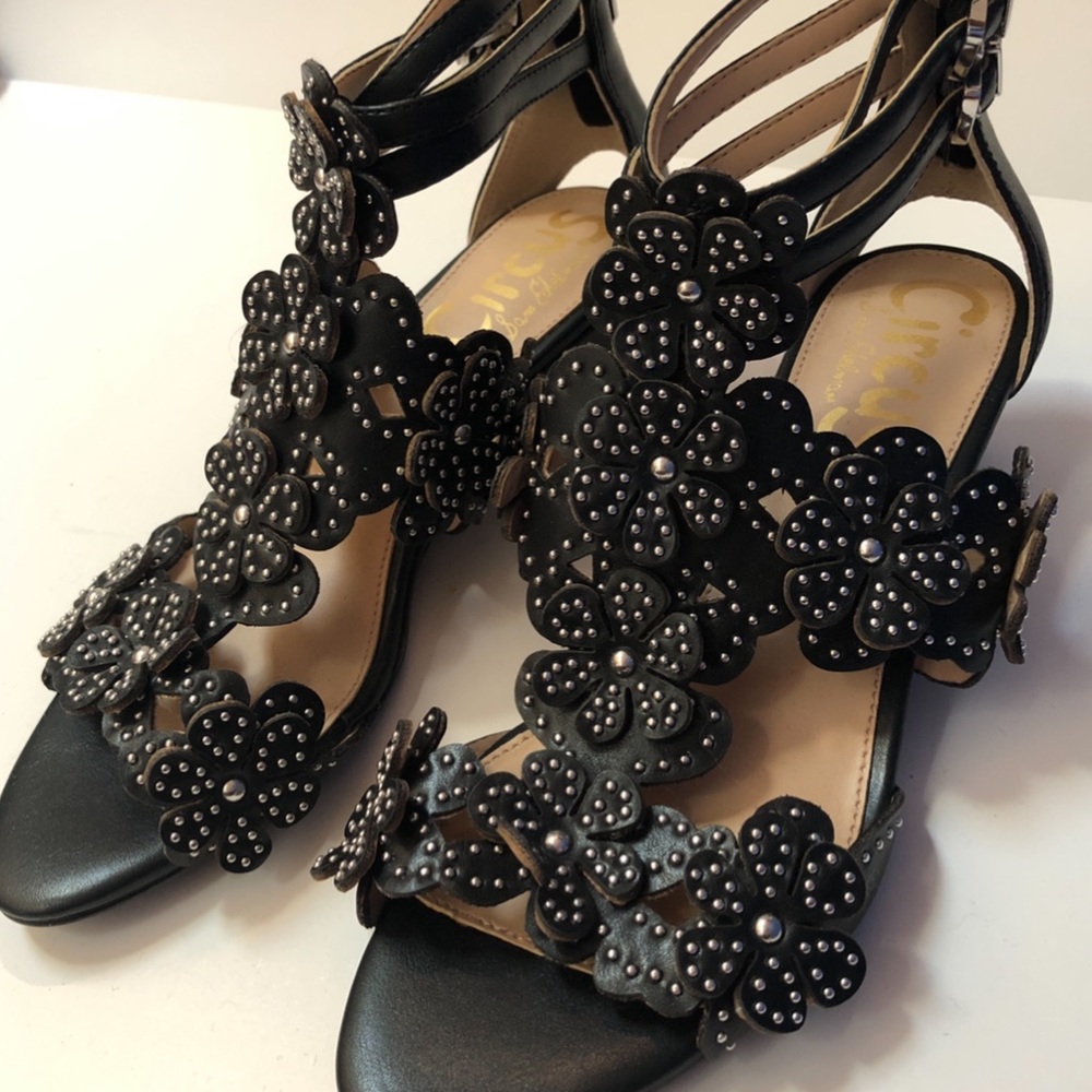 Circus by Sam Edelman floral sandals!